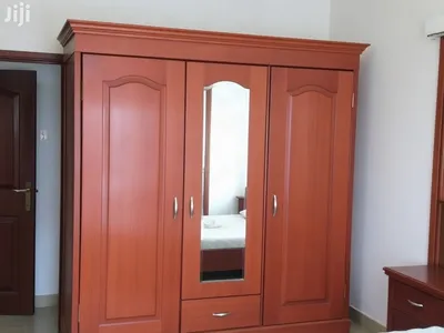 Armoire 3 portes avec miroir · Libreville