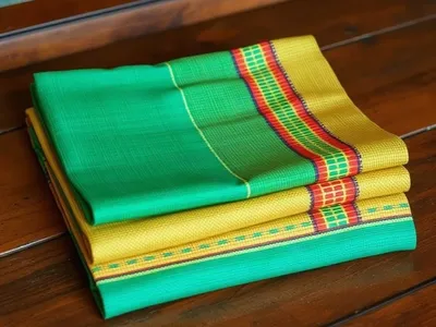 Écharpe et pagne kente tissés main · Accra