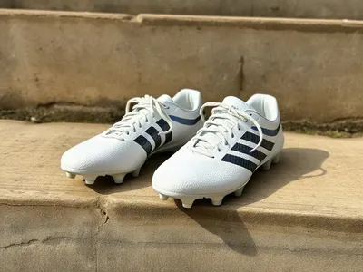 Chaussures de foot à crampons pointure 43 · Libreville