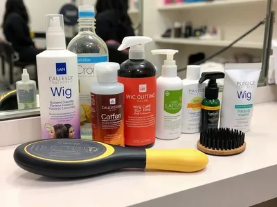 Kit d'entretien perruque : sprays et brosse · Douala