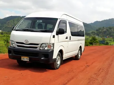 Toyota Hiace 2012, 15 places · Franceville